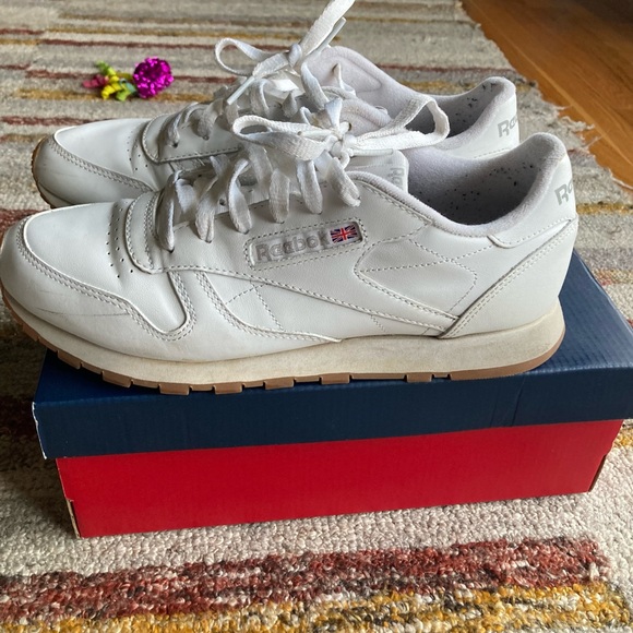 Reebok Shoes - Y2K 90s Reebok white leather womens running shoe sneaker gum sole 9.5 influencer